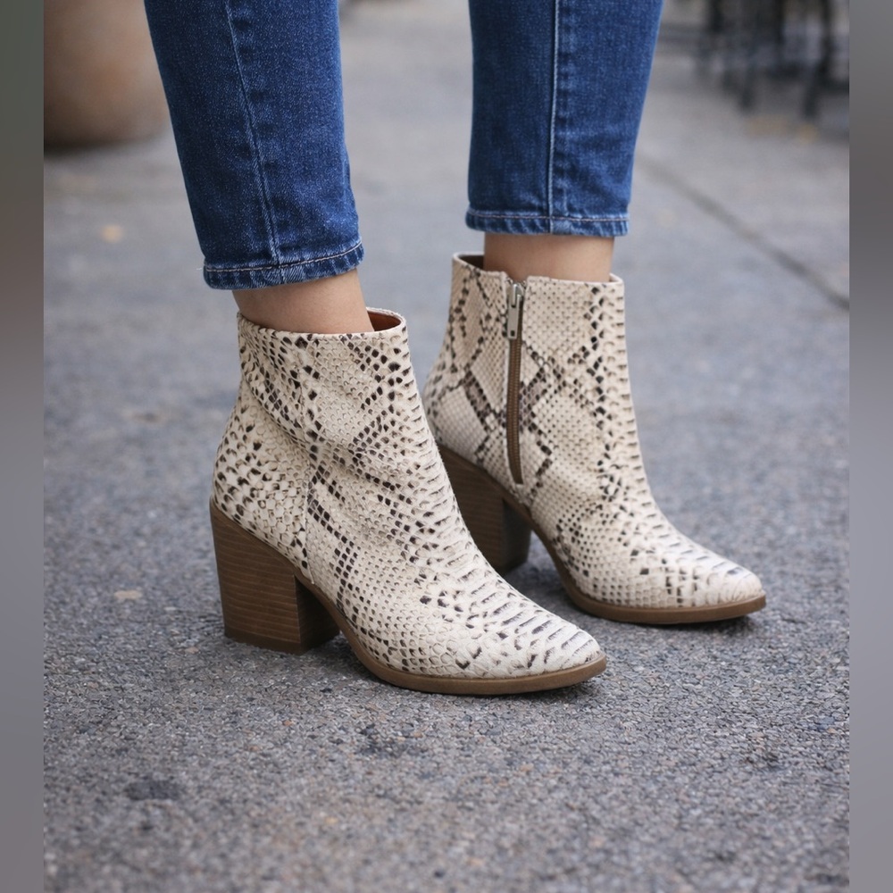 Dolce Vita Snakeskin Print Ankle Boots – Women’s Size 9 (Tierney)